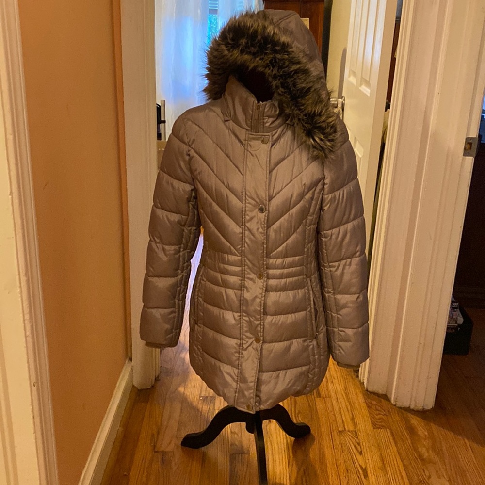 LONDON FOG Puffer Jacket. Beige, faux fur around detachable headpiece. Size S